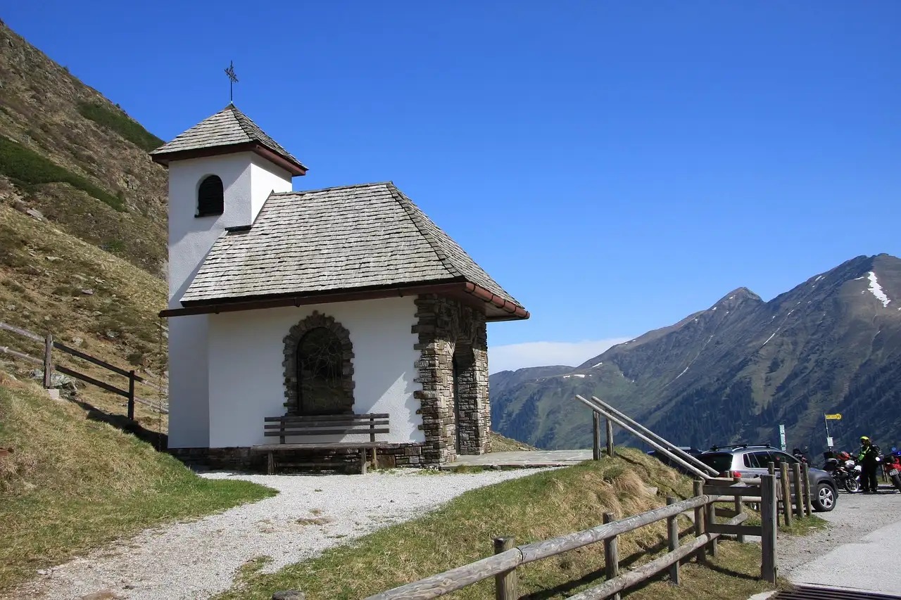 Roofing and Roof Repairs: Expert Guide to Fixes and Care